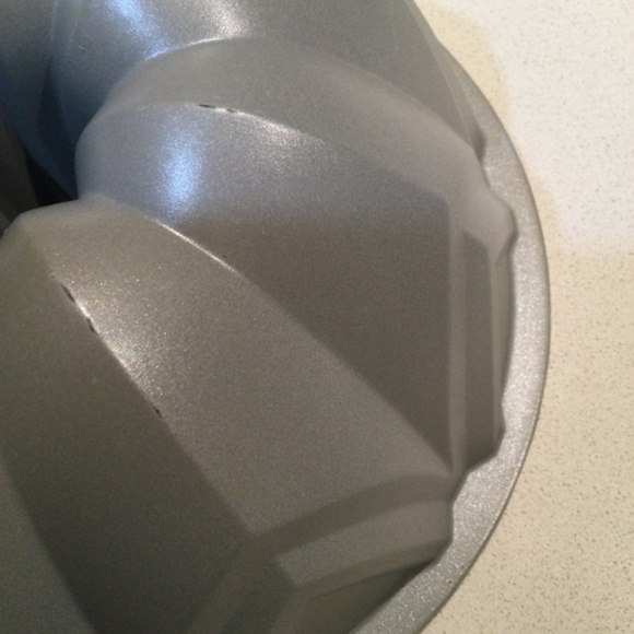 Paderno non stick fine edged arched cake pan - Picture 4 of 5